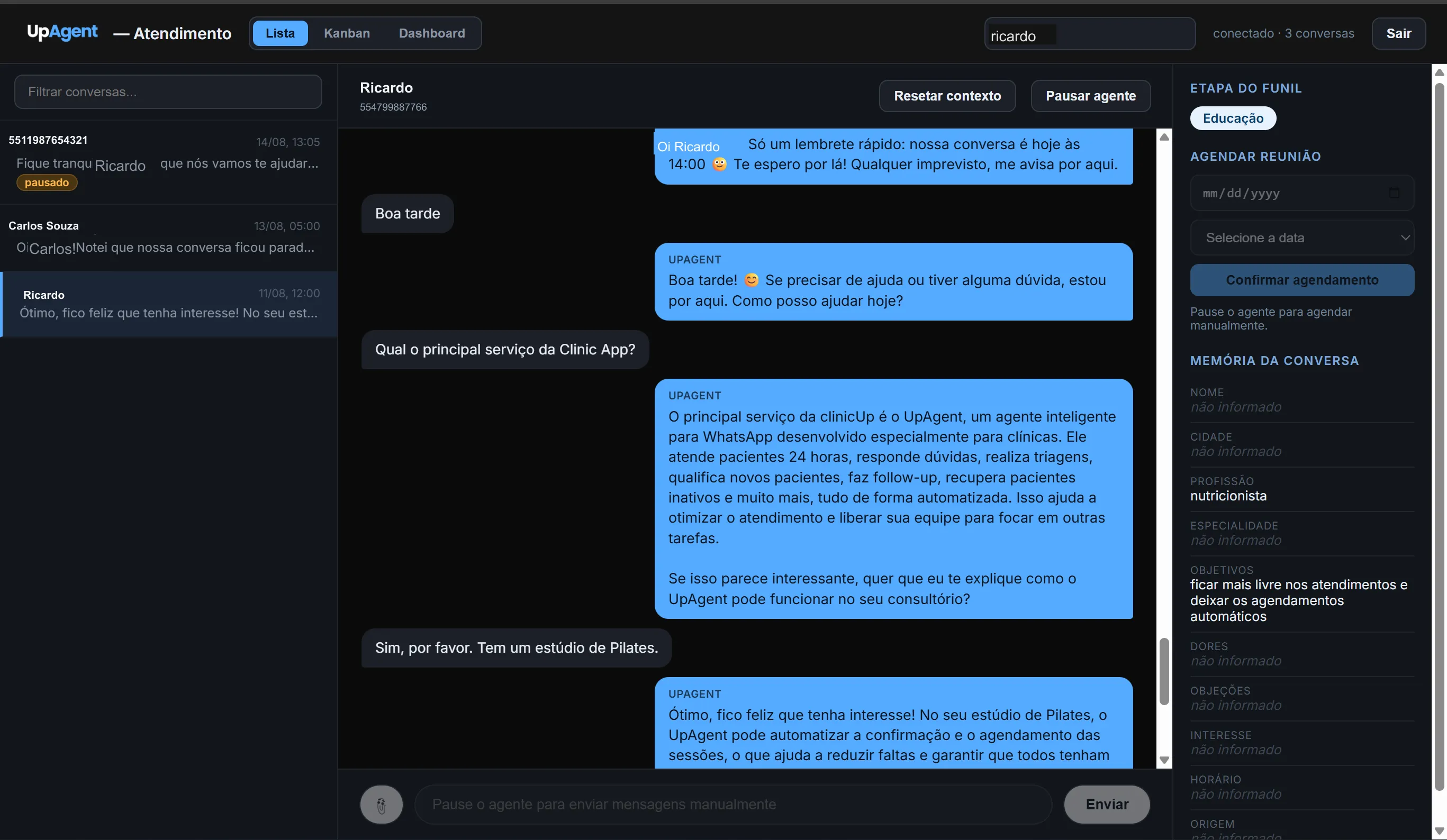 Painel de atendimento do UpAgent mostrando uma conversa de WhatsApp em andamento, com a etapa do funil e a memória da conversa ao lado